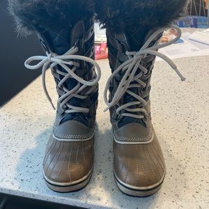 Authentic Sorel WATERPROOF boots size 7.5